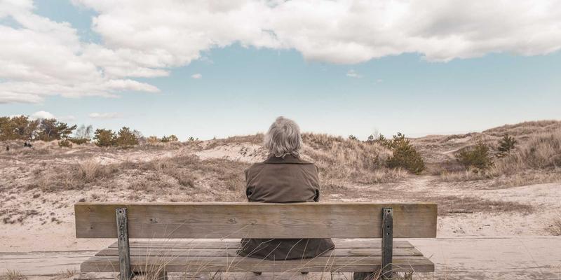 阳朔遇龙河竹筏漂流选哪段?深度对比金龙桥到旧县 vs 水厄底码头